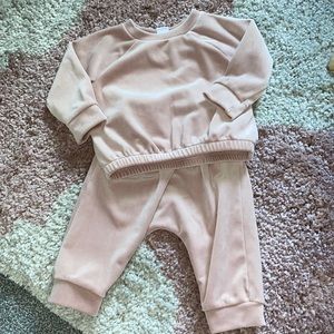 Old navy velour sweater and jogger set size 3-6m